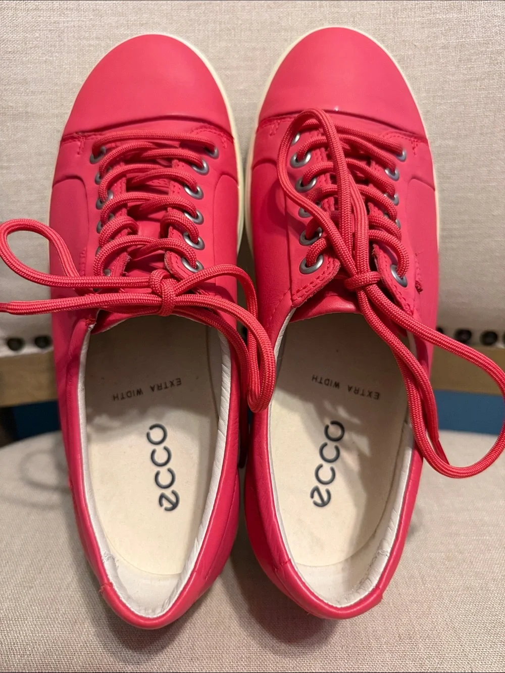 Ecco Women’s Coral Pink Leather Lace-Up Sneakers, Size 9 extra width